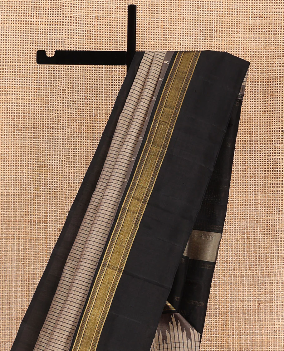 Beige checked Kanchipuram silk saree, contrast thazampoo rekku border of zari designs, and pallu of pillaiyar mokku designs - Image 3