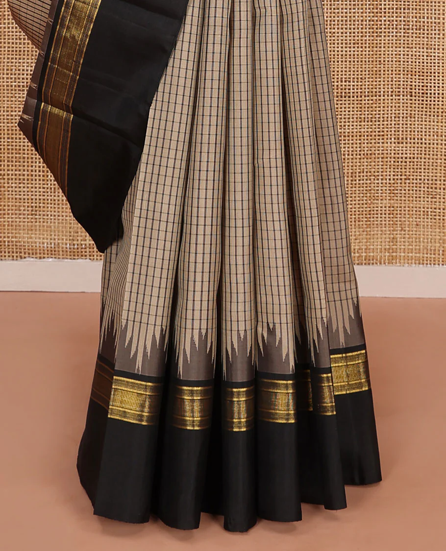 Beige checked Kanchipuram silk saree, contrast thazampoo rekku border of zari designs, and pallu of pillaiyar mokku designs - Image 4
