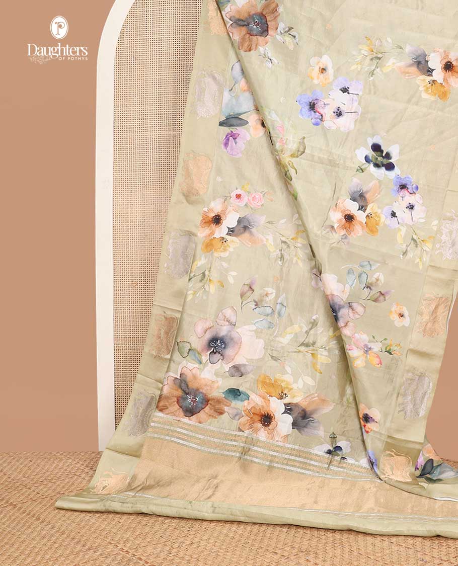 Beige floral design raw mango silk saree with contrast pichwai style border & vanki design pallu - Image 4