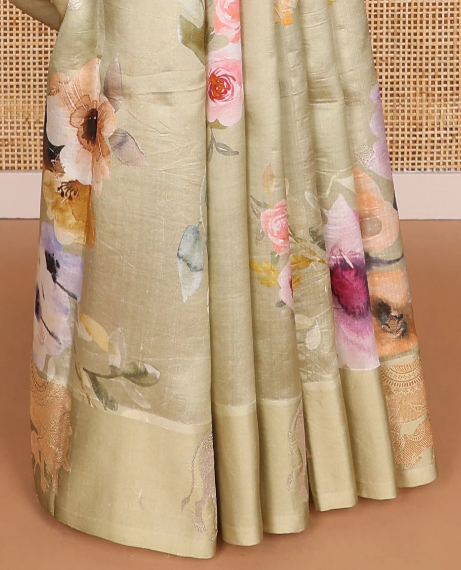 Beige floral design raw mango silk saree with contrast pichwai style border & vanki design pallu - Image 6