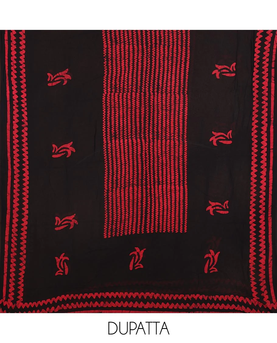 Black and pink material chudidar set, batik print with kantha embroidered top, plain contrast bottom, and batik printed dupatta - Image 2