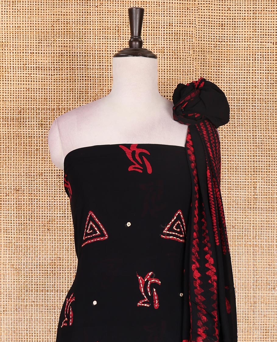 Black and pink material chudidar set, batik print with kantha embroidered top, plain contrast bottom, and batik printed dupatta - Image 3