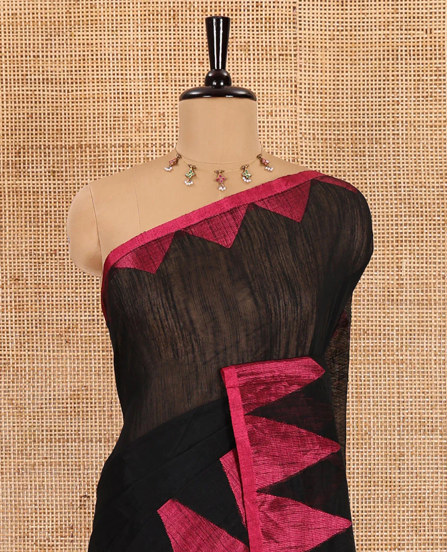 Black and pink plain khadi mul cotton saree, contrast thread temple border, plain pallu, and a contrast plain blouse - Image 3