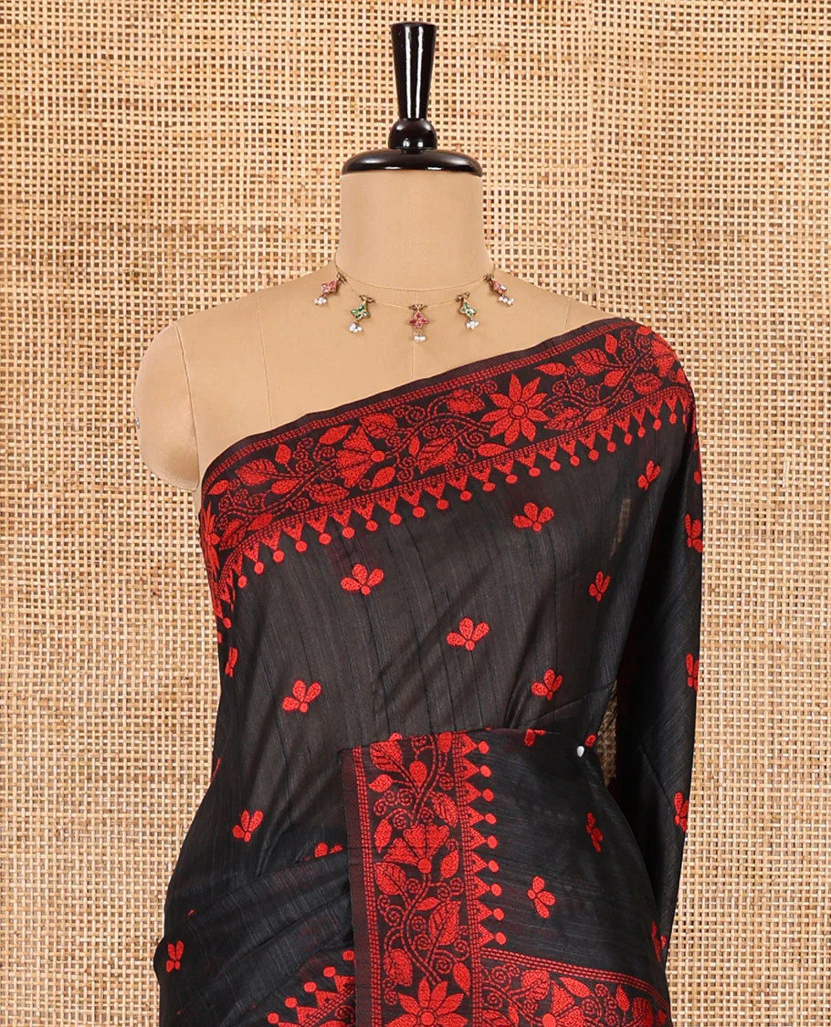 Black and red floral thread buttas woven jute cotton saree, floral thread weave border, floral-paisley weave pallu, and a matching blouse - Image 3