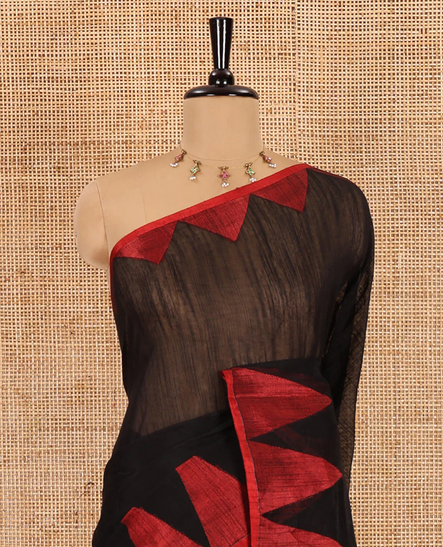 Black and red plain khadi mul cotton saree, contrast thread temple border, plain pallu, and a contrast plain blouse - Image 3