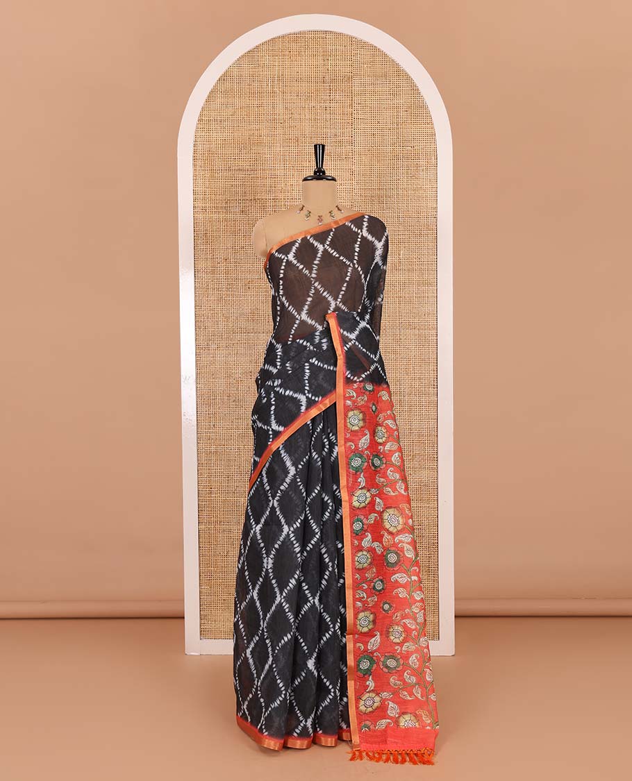 Black argyle shibori printed linen cotton saree, contrast border, kalamkari floral vine printed pallu, and a contrast kalamkari printed blouse - Image 2
