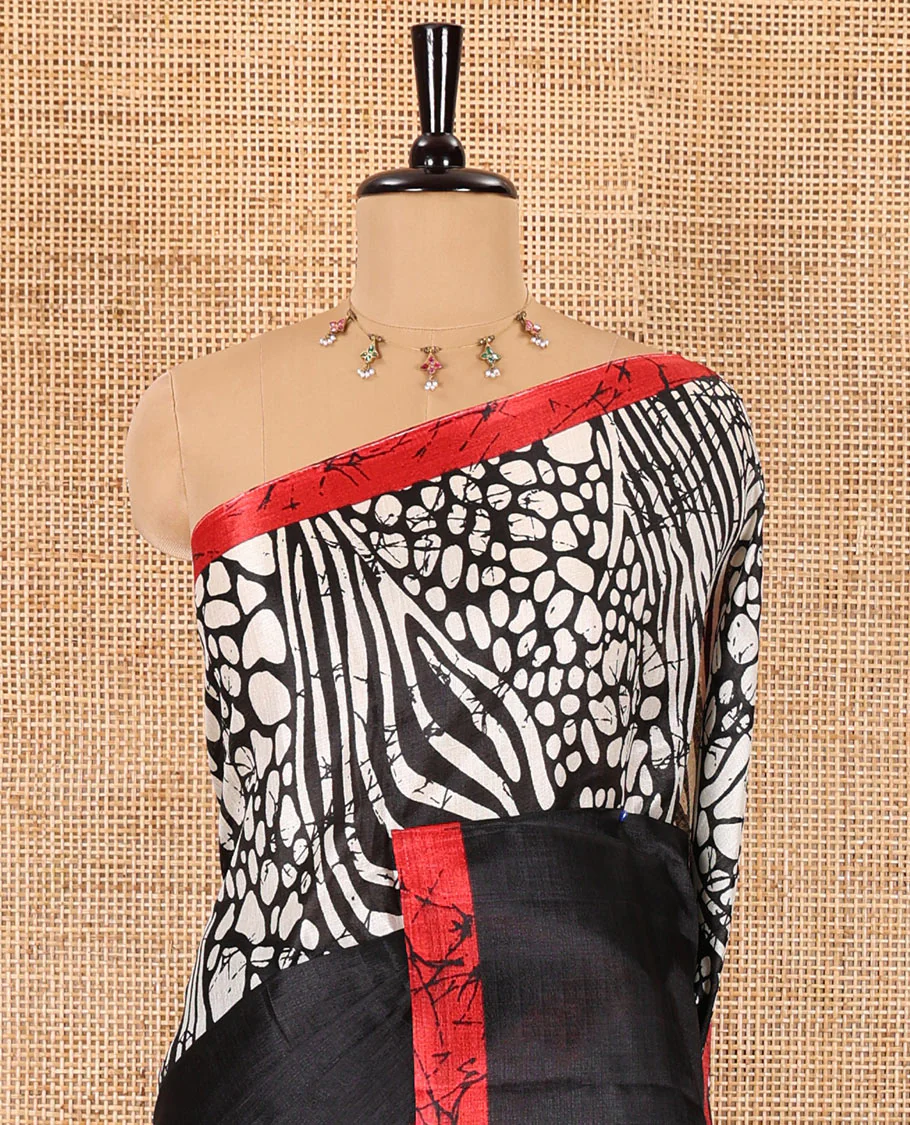 Black batik printed art Khadi cotton saree, batik printed border, batik printed pallu, and a contrast batik printed blouse - Image 3