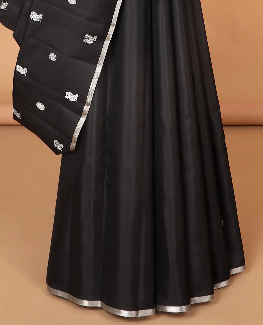 Black annam chakram buttas kancheepuram silk saree, piping zari border & animal butta enclosed multi-color checked pallu - Image 4