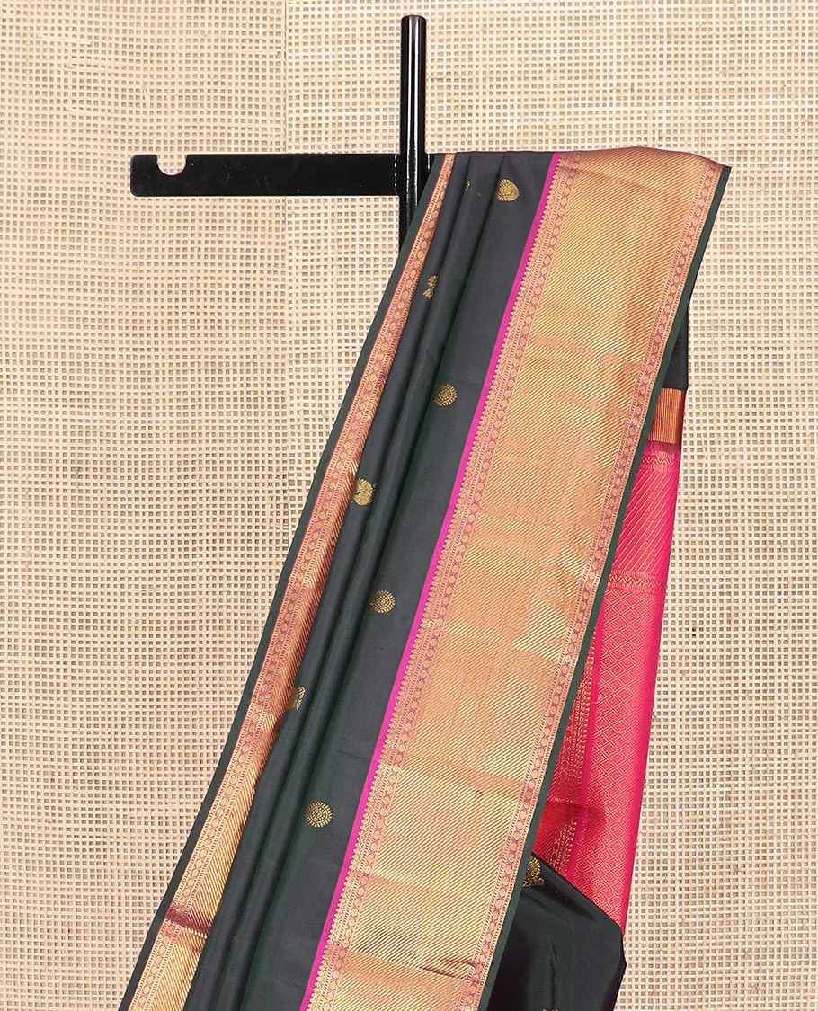 Black chakram buttas Kanchipuram silk saree, contrast border of thilakam mokku, banaras, muthu, poun, and zari stripes, and jaal pallu - Image 3
