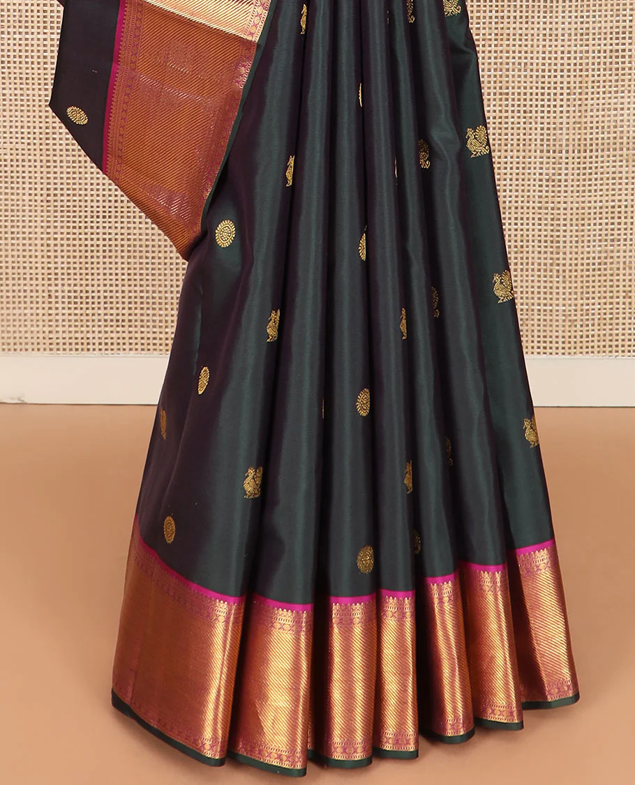 Black chakram buttas Kanchipuram silk saree, contrast border of thilakam mokku, banaras, muthu, poun, and zari stripes, and jaal pallu - Image 4