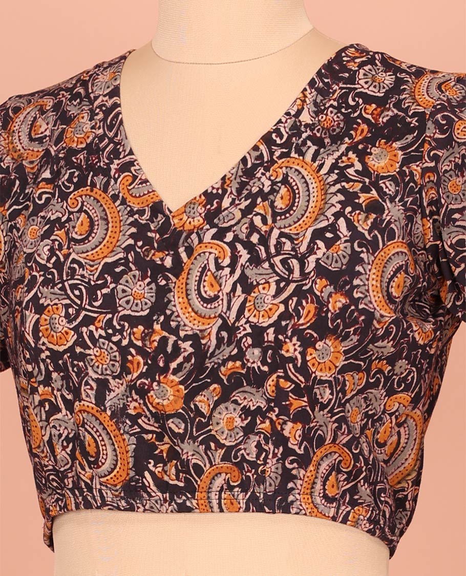 Black Cotton Readymade Blouse Delicately Printed with All-Over Floral Vine, Featuring a Front V-Neck, a Closed Back Neck, and Elbow Sleeves - Image 3