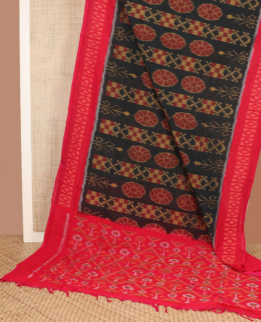 Black floral & checks Pochampally cotton saree, contrast ikkat border & pallu of ikkat jaal design - Image 2