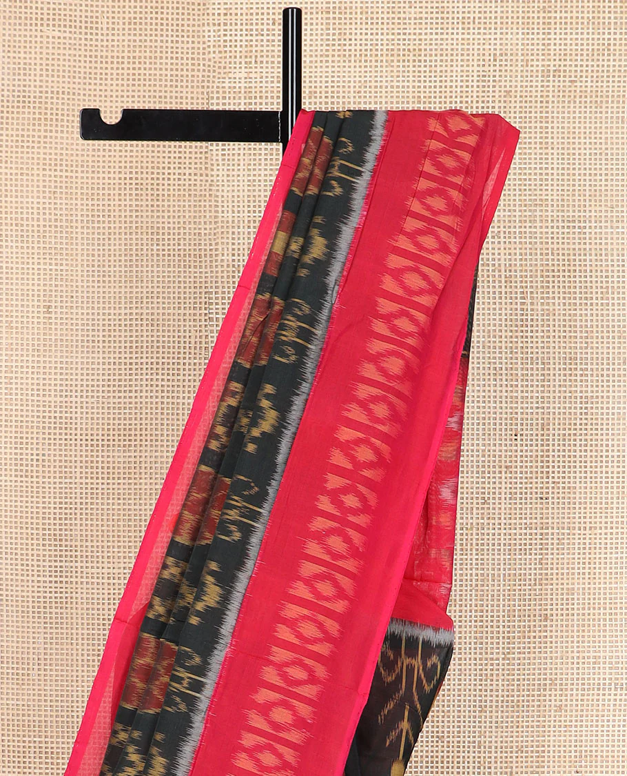 Black floral & checks Pochampally cotton saree, contrast ikkat border & pallu of ikkat jaal design - Image 3