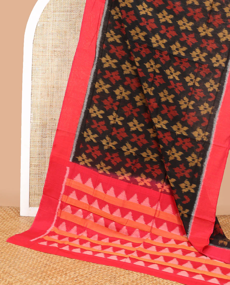 Black floral design ikkat cotton saree with contrast border & geometric design pallu - Image 4