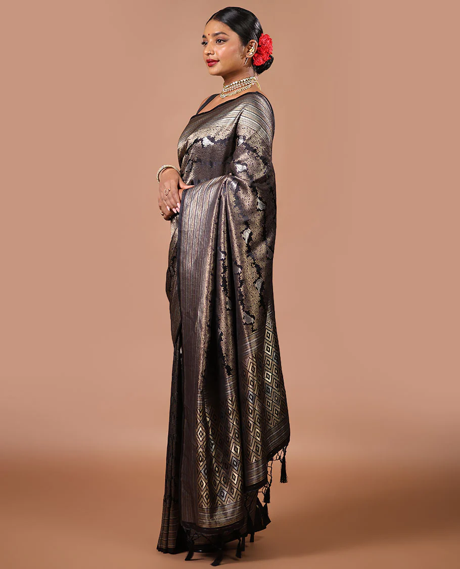 Black floral design softy saree with self intricate zari design border & argyle design pallu - Image 4