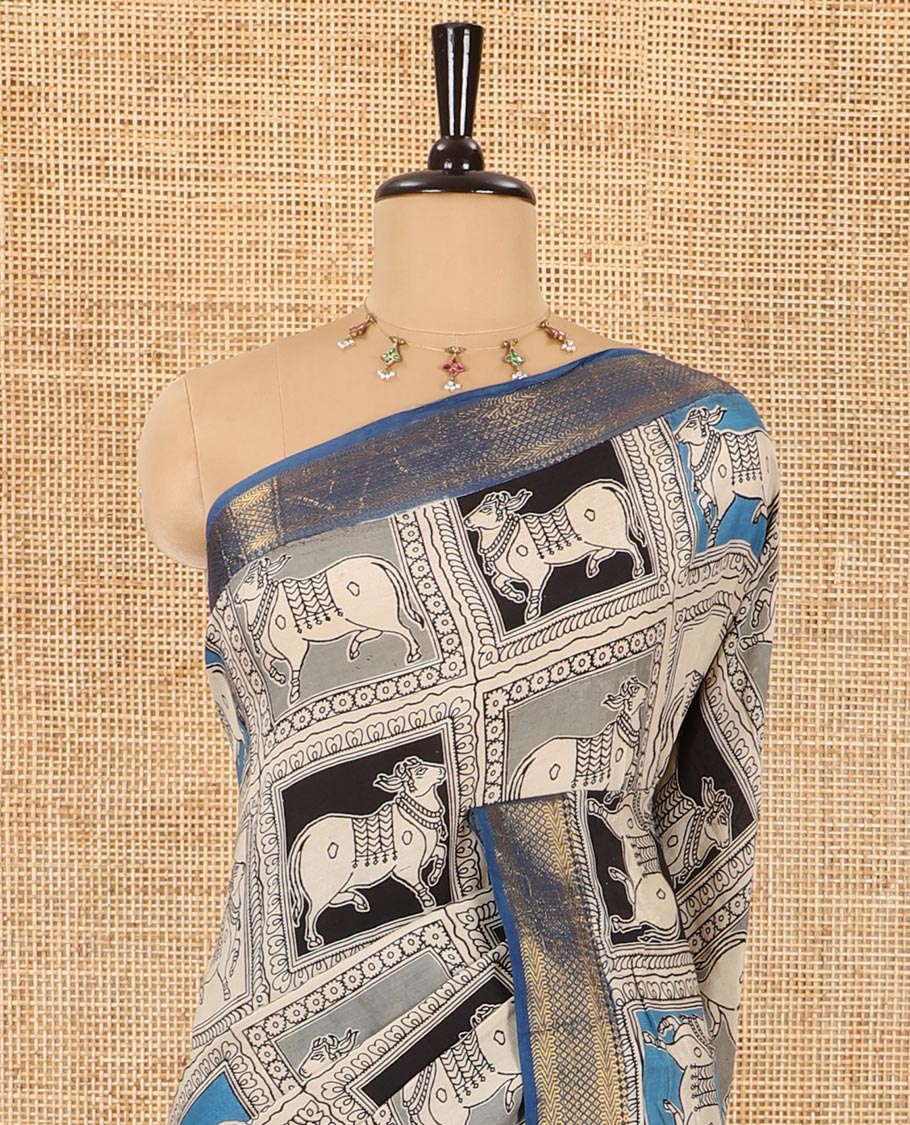 Black kalamkari-style pichwai printed Mangalagiri cotton saree with contrast traditional zari border, kalamkari printed pallu, and a floral vine printed blouse - Image 3