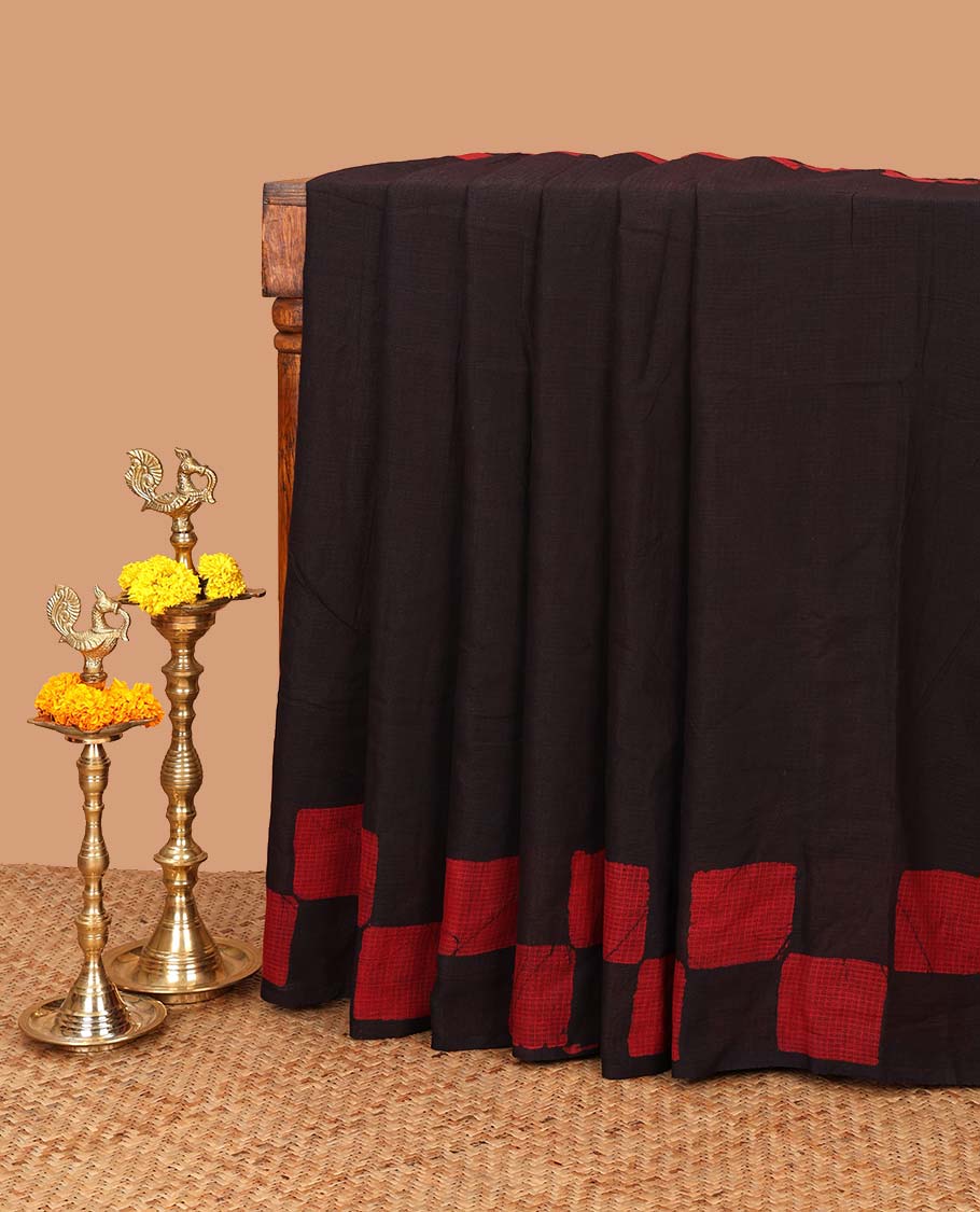 Black kota cotton saree with box type batik printed border & printed pallu along with printed blouse - Image 3