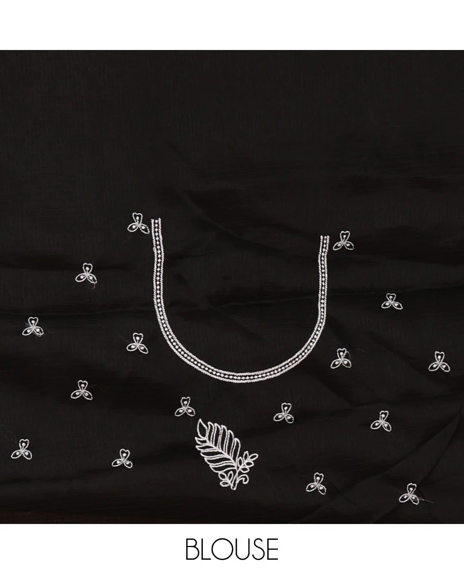 Black leaf motifs embroidered kota checks saree, leaf embroidered scallop border & embroidered pallu & matching thread embroidered blouse - Image 4