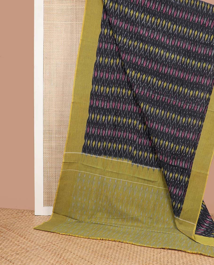 Black ogee design ikkat design ikkat cotton saree with contrast border & intricate design pallu - Image 2