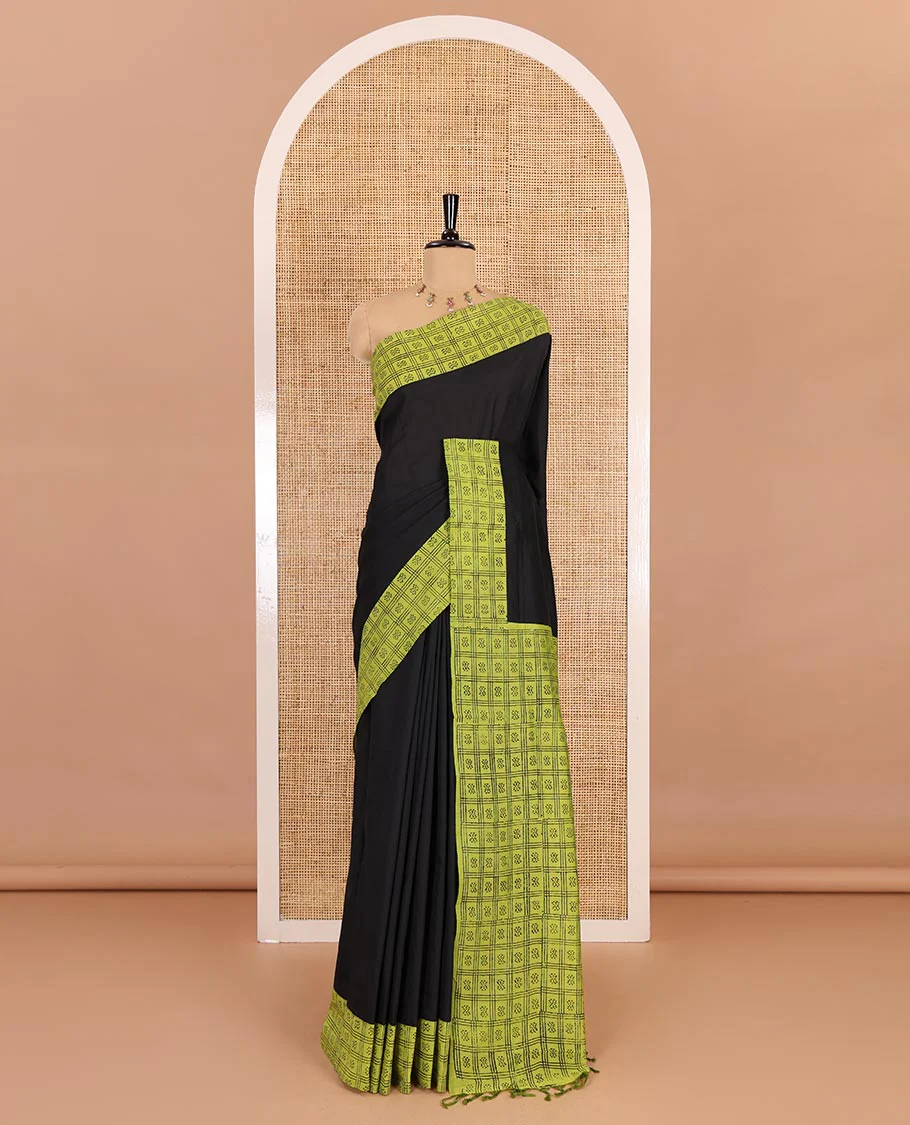 Black plain South cotton saree, contrast block printed border, and pallu of butta enclosed checks print, and block printed blouse - Image 2