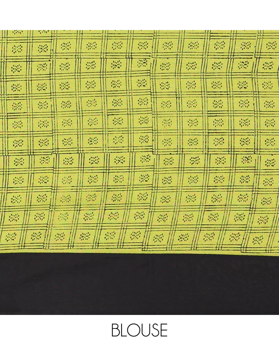 Black plain South cotton saree, contrast block printed border, and pallu of butta enclosed checks print, and block printed blouse - Image 4