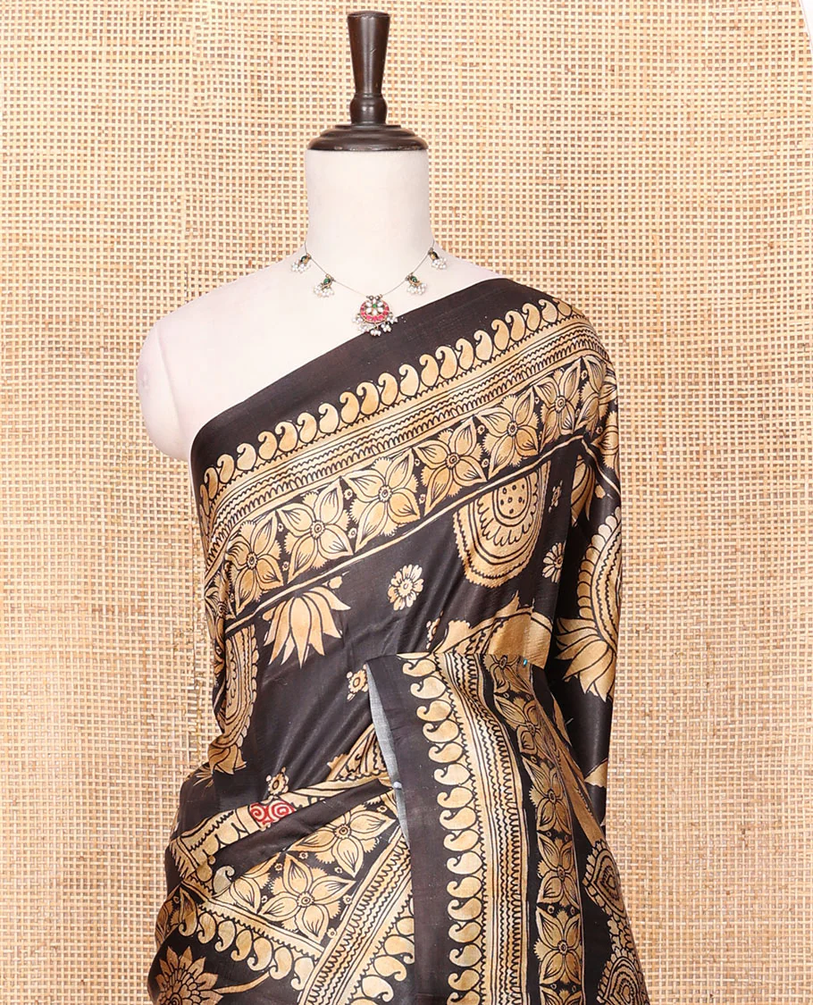 Black Printed Silk Saree Featuring Temple Interior Architecture-Inspired Motifs Print, Enhanced by an Intricately Detailed Border, a Grandly Printed Pallu, and Paired with a Matching Blouse Steeped in Elegant Paisley Motifs - Image 2