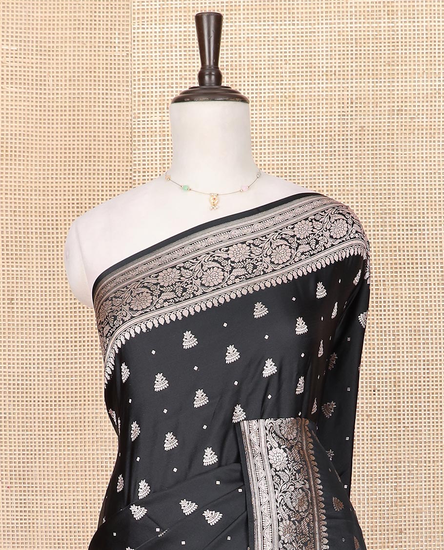 Black zari buttas mushru silk saree, floral creeper design border, and intricately designed pallu - Image 3