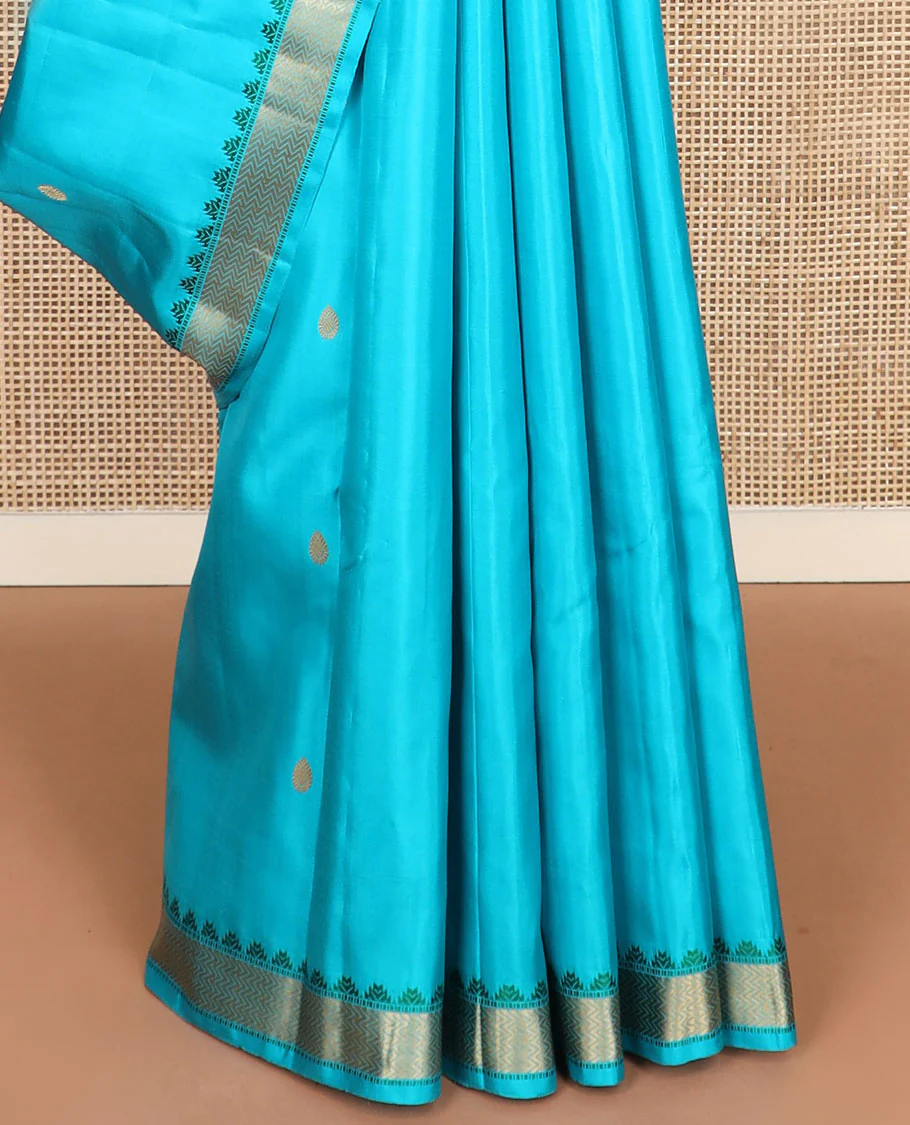 Blue buttas Kanchipuram silk saree, self-border of thazampoo rekku, and vanki designs, and pallu of thilakam mokku, manga mokku, and jaal designs - Image 5