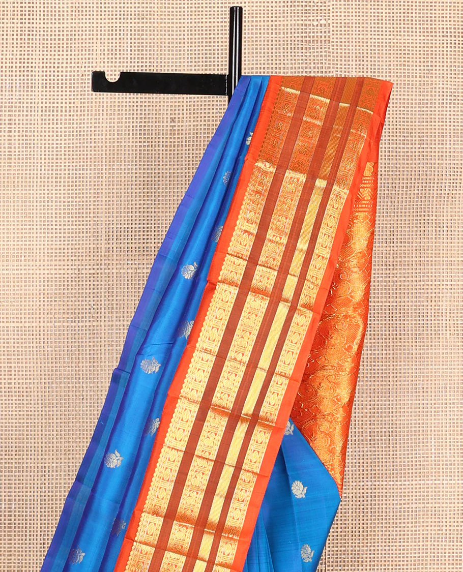 Blue buttas Kanchipuram silksaree, contrast one-sided korvai border of thilakam mokku,neli,rudraksham,mayil & banaras & manga motifs pallu - Image 4