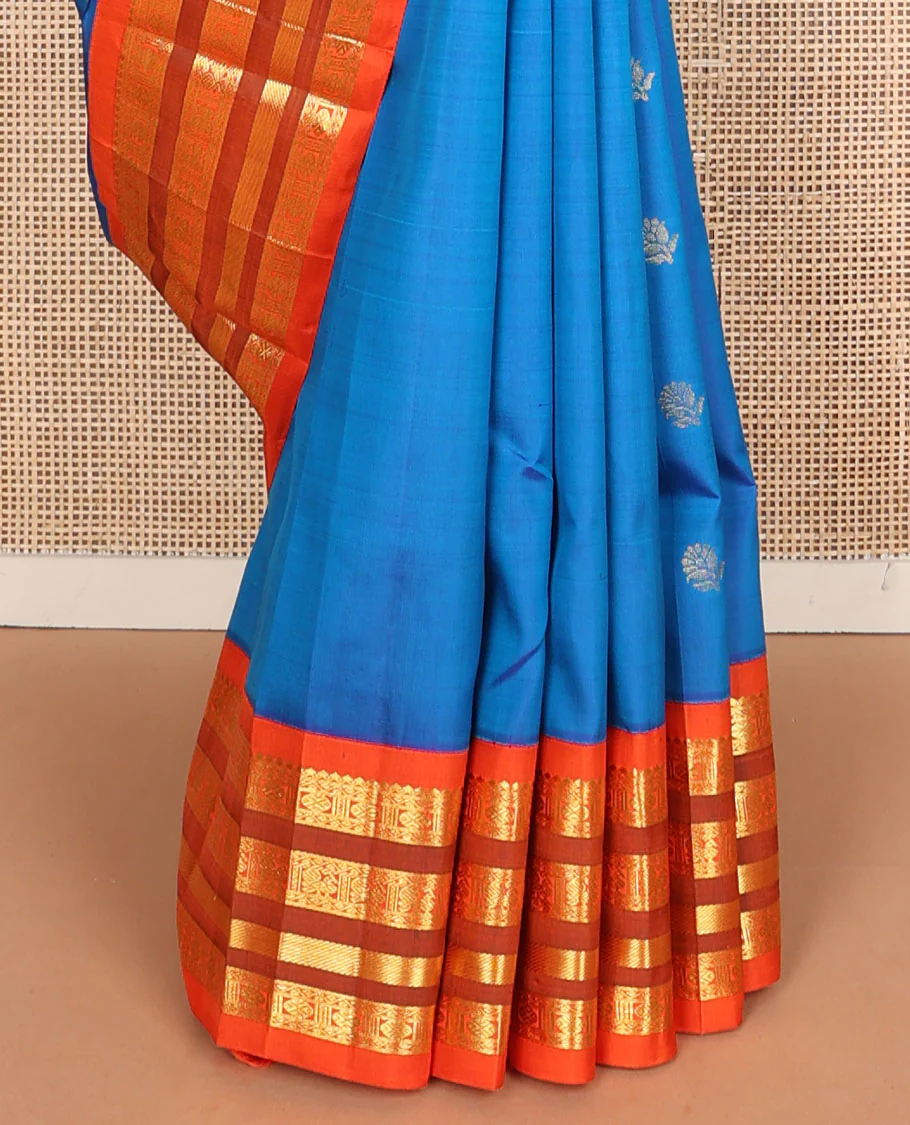 Blue buttas Kanchipuram silksaree, contrast one-sided korvai border of thilakam mokku,neli,rudraksham,mayil & banaras & manga motifs pallu - Image 5