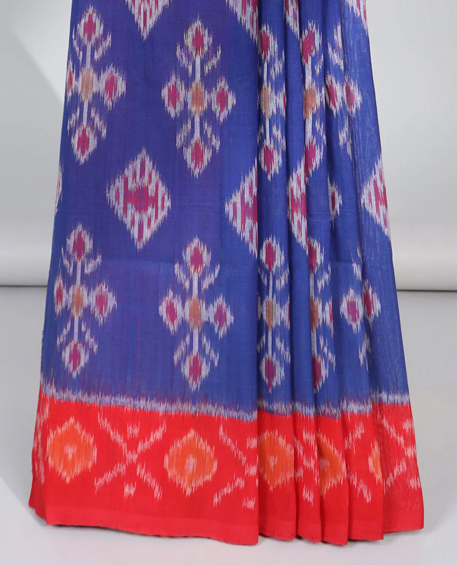 Blue floral ikkat cotton saree with contrast geometric design border & floral design pallu - Image 4