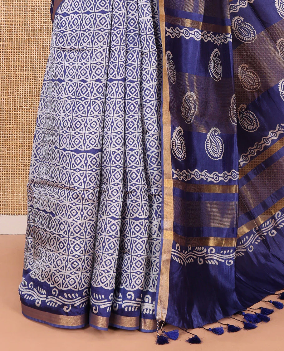 Blue geometric batik printed banana pith saree, printed piping border, paisley motifs steeped pallu, and a matching blouse - Image 3