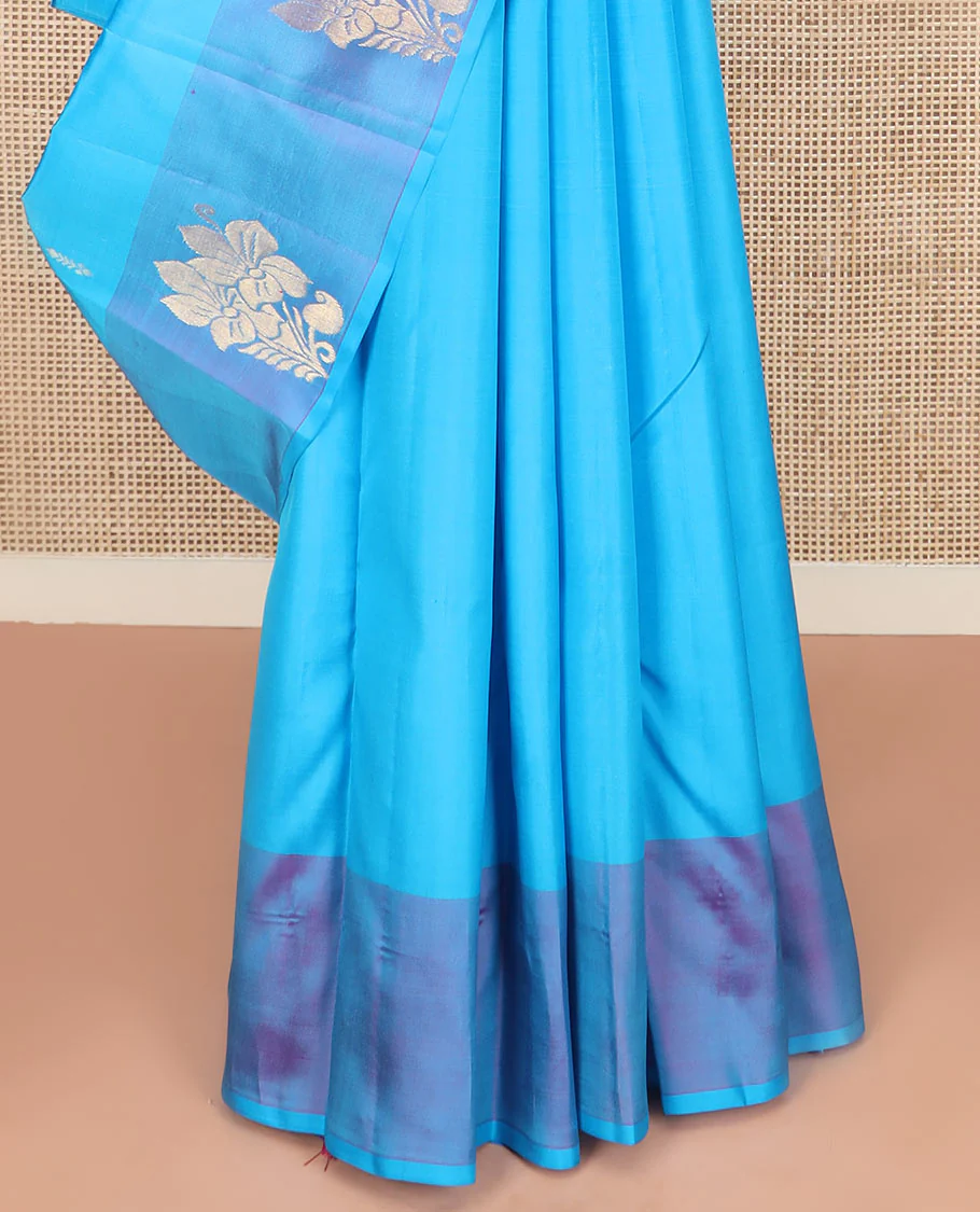 Blue Kanchipuram Silk Saree Featuring Zari Buttas, Complemented by a Contrast Border of Floral Motifs, a Subtle Pallu Woven with Floral Zari Designs, and Paired with a Contrast Blouse - Image 4