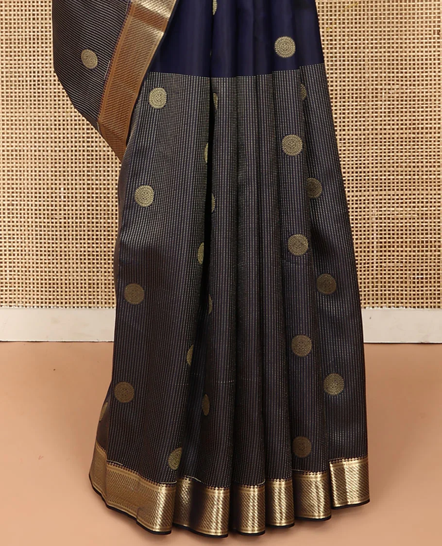 Blue muthu stripes and chakram buttas Vasundhara silk saree, zari border of thilakam mokku, muthu, and zari stripes, and floral design pallu - Image 4