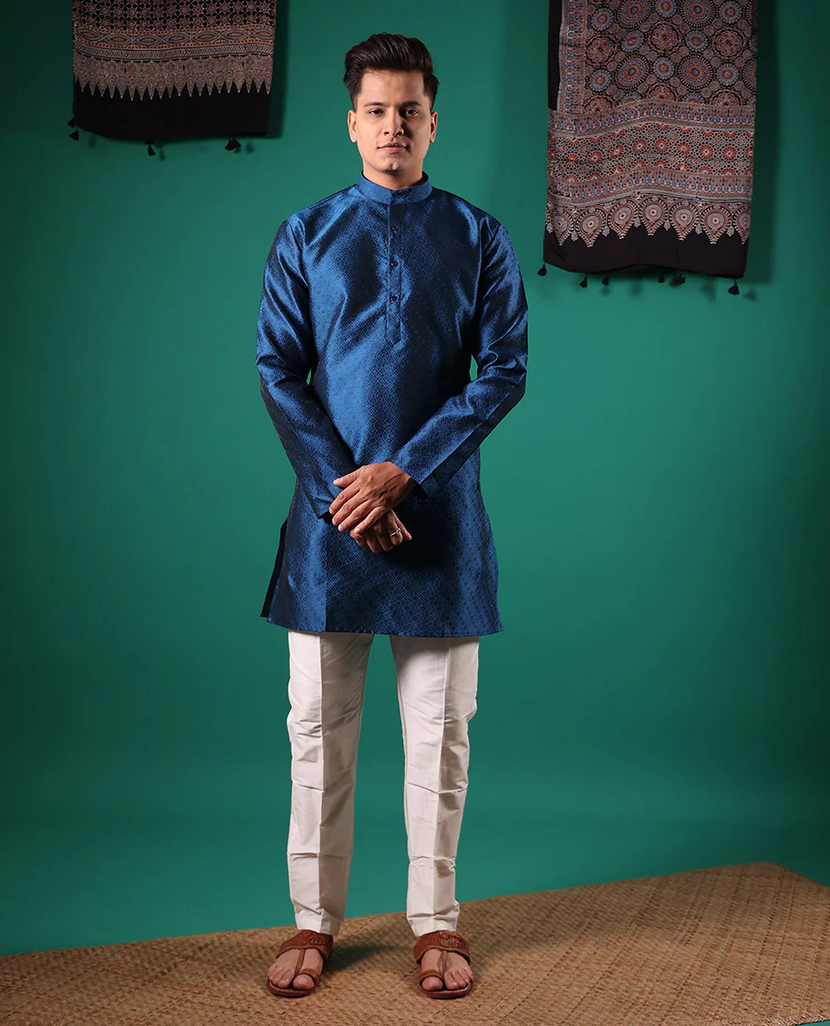 Blue ogee patterned embossed full-sleeved kurta - Image 3
