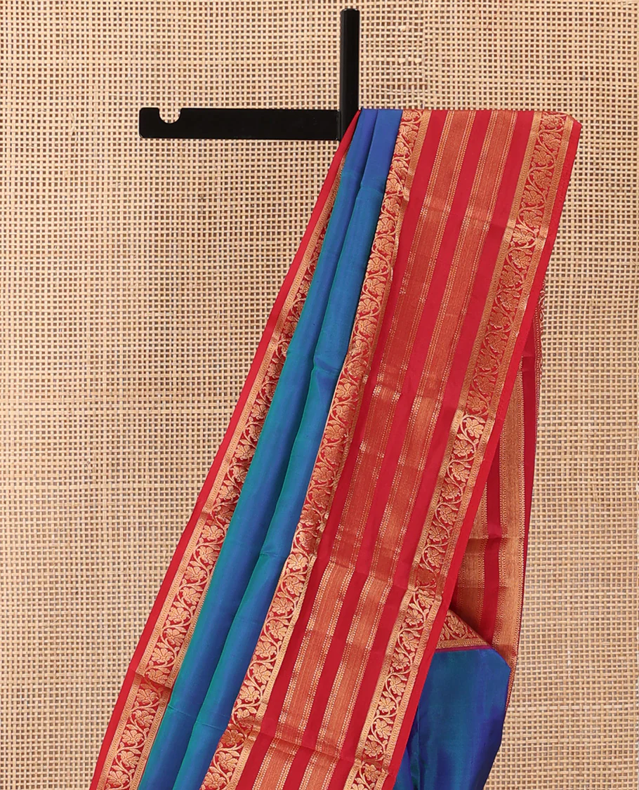 Blue plain Kanchipuram silk saree, contrast border of muthu, neli, and kodi visiry designs, and diagonally woven pallu - Image 4