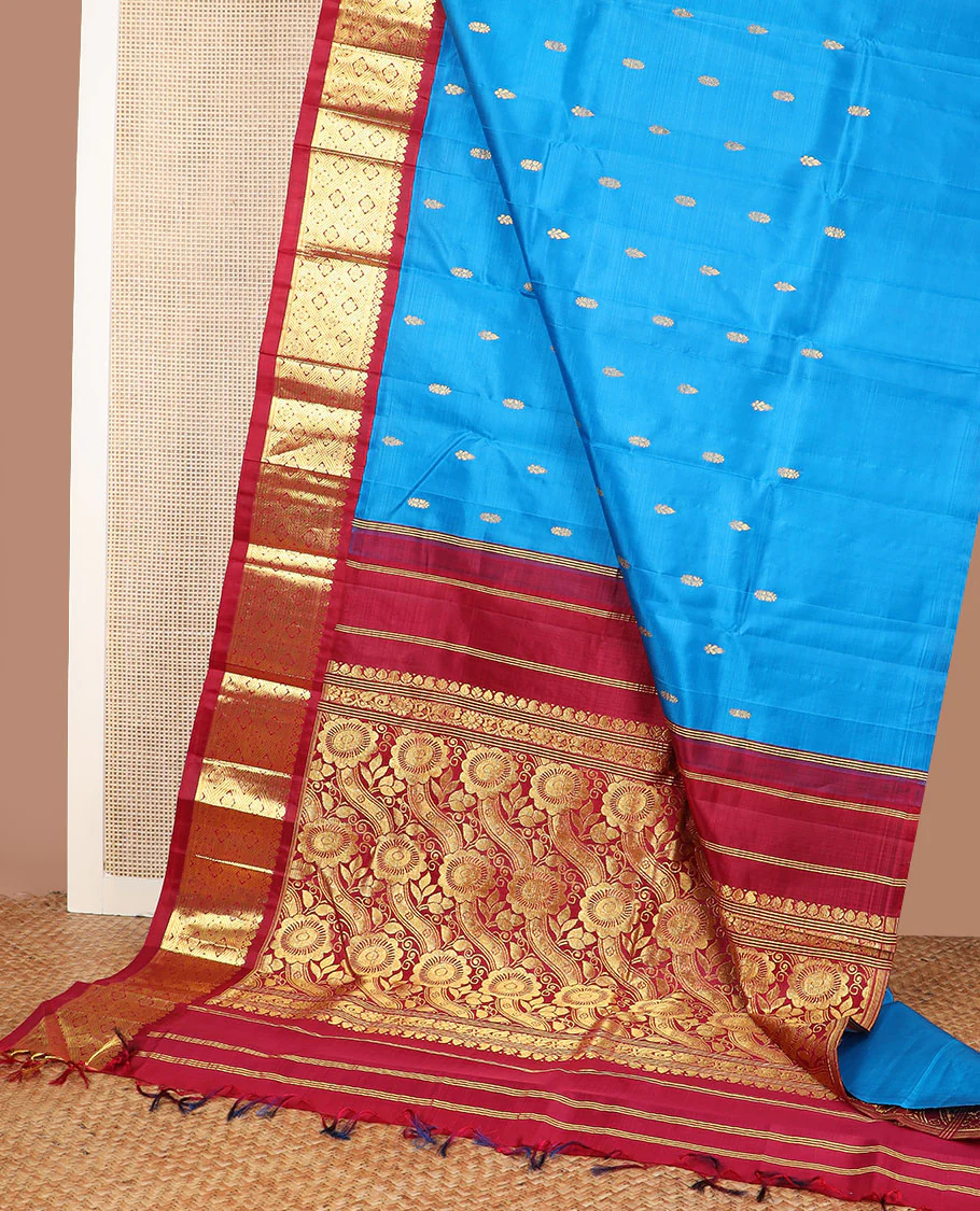 Blue zari buttas kanchipuram silksaree, contrast one-sided korvai jaal design border & floral design pallu - Image 3