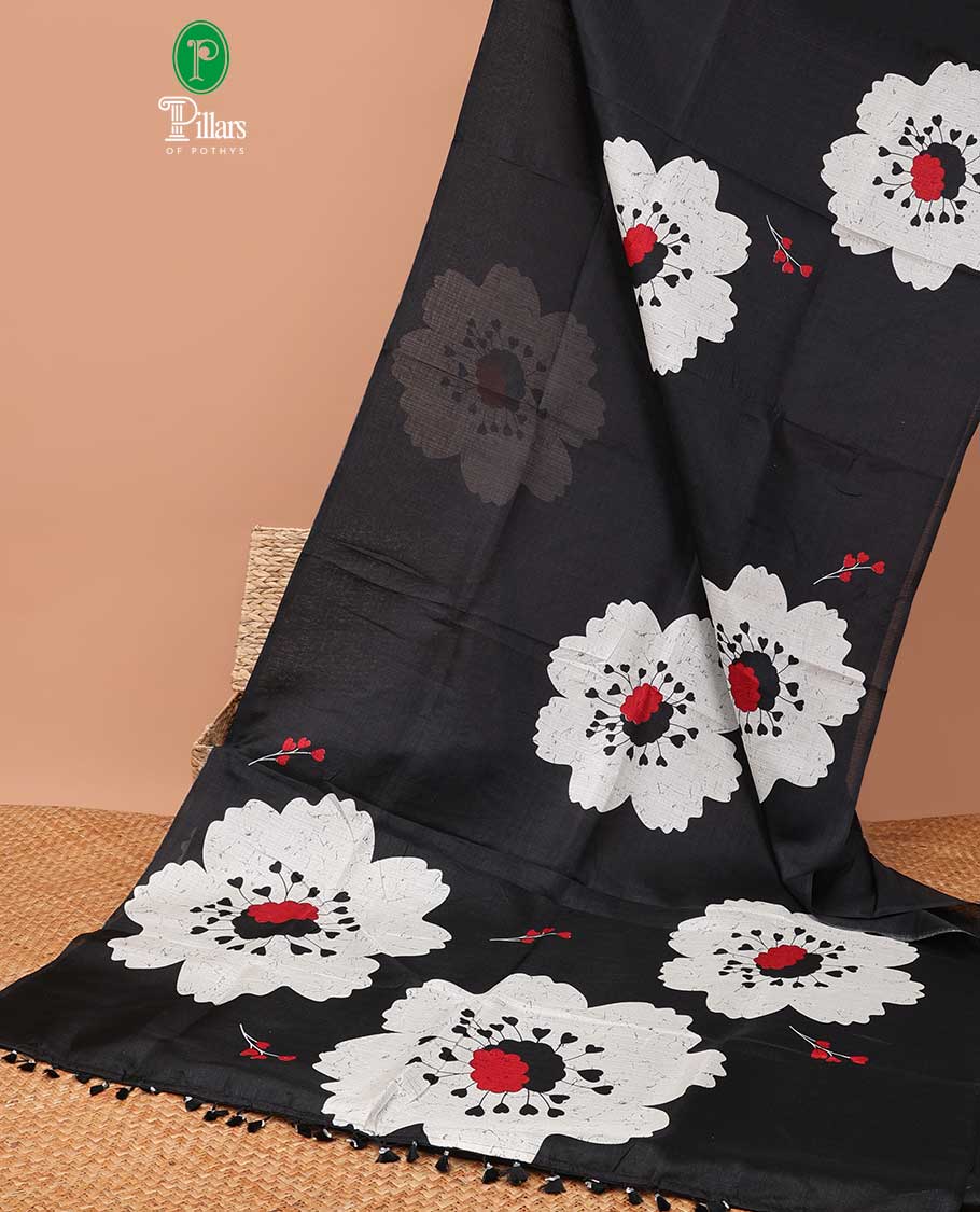 Borderless black all-over floral print khadhi tussar saree with same color blouse - Image 2