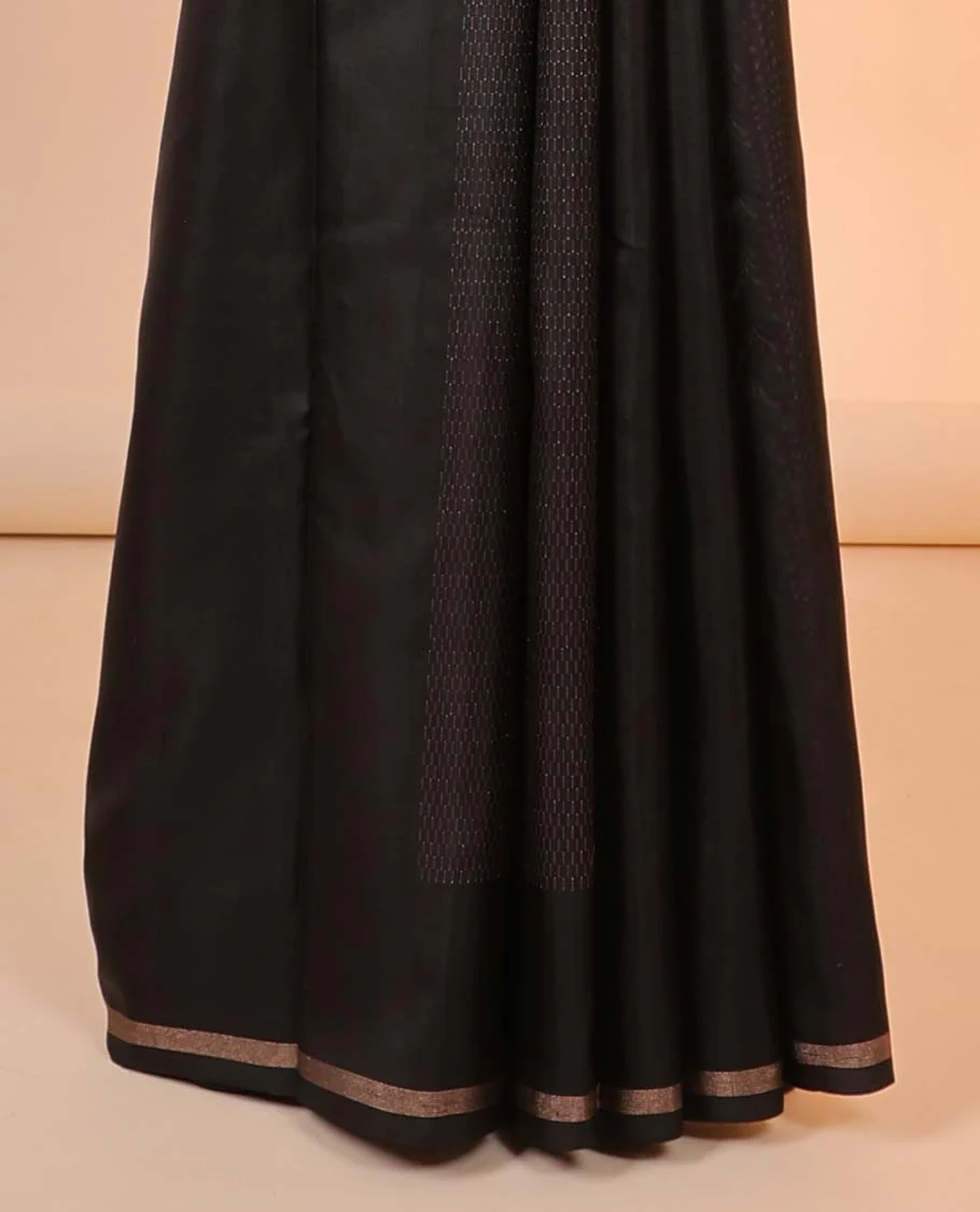 Borderless Black Kanchipuram silk saree with mayil chakram & muthu designs, self-pallu of rekku,neli kathir,mayil & jaal - Image 4