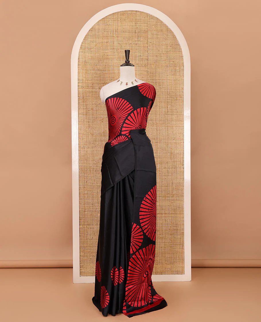 Borderless black-red sunburst motifs batik-style printed gajji silk saree, plain black blouse - Image 2
