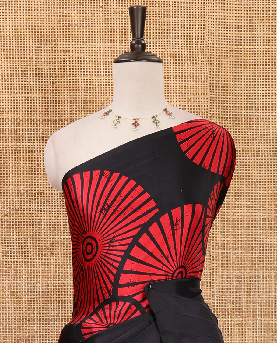 Borderless black-red sunburst motifs batik-style printed gajji silk saree, plain black blouse - Image 3