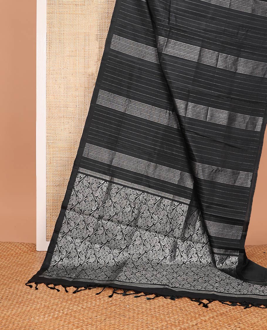 Borderless black zari muthu striped Mayuri soft silk saree, zari woven pallu steeped with kili designs - Image 3