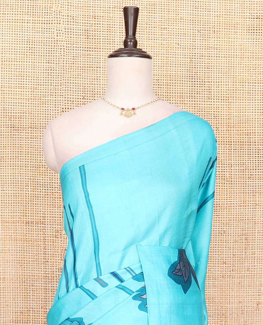 Borderless blue floral motifs printed saree, floral and contrast color printed pallu - Image 2