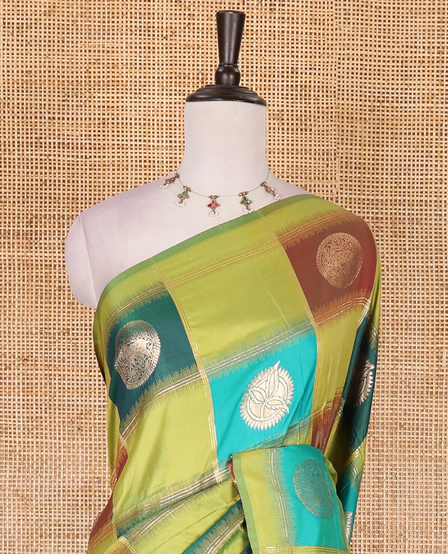 Borderless green chakra buttas enclosed, checked elite soft silk saree, contrast ogee patterned pallu, and contrast zari design blouse - Image 3