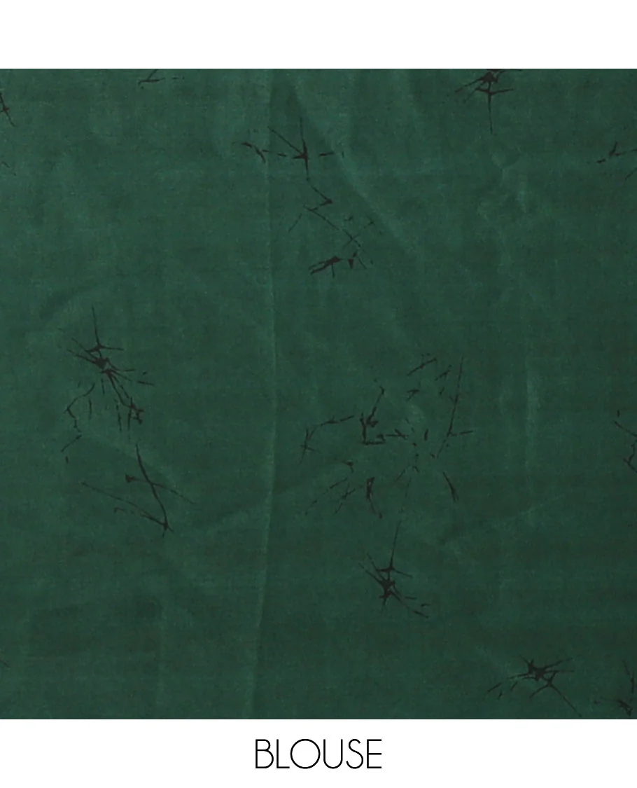 Borderless green half-and-half model satin saree with batik-style big floral motifs digital printed body and pallu - Image 4
