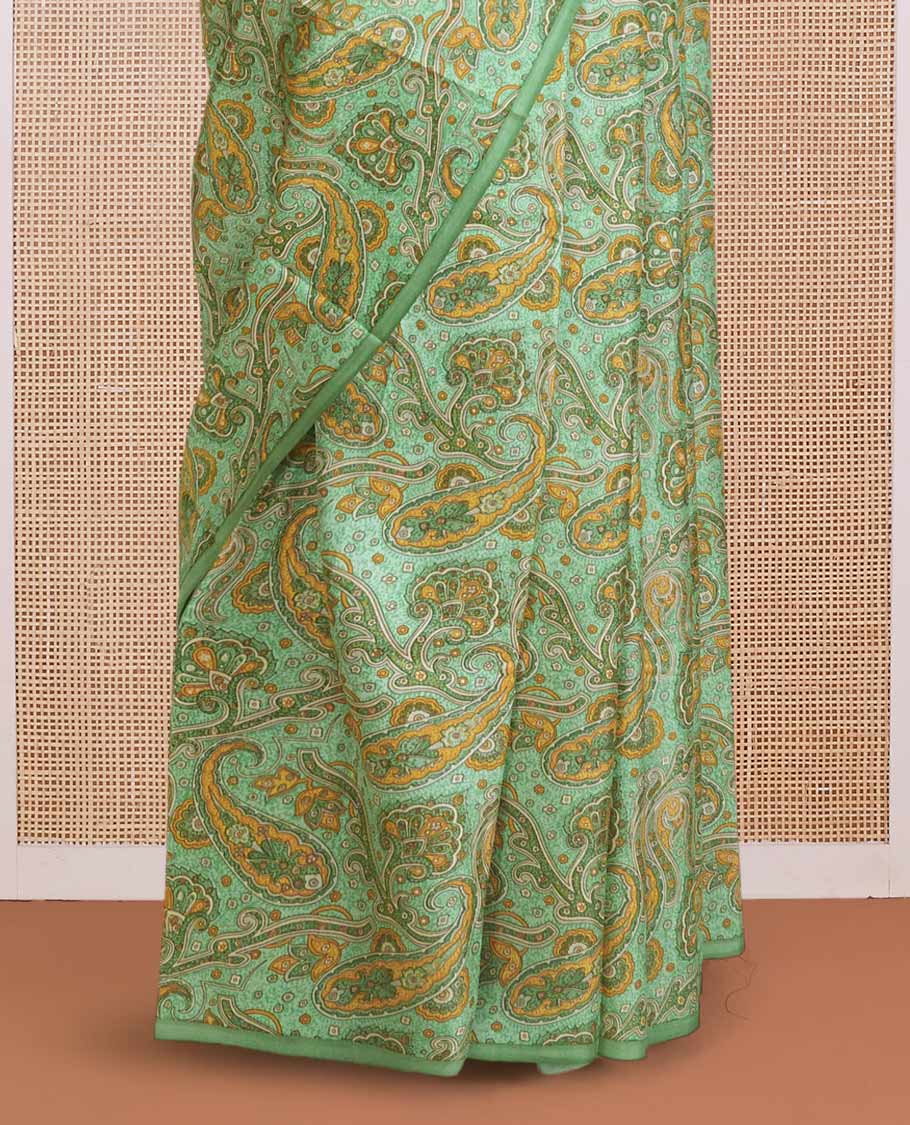 Borderless green paisley motifs printed silk saree, intricately printed pallu - Image 4