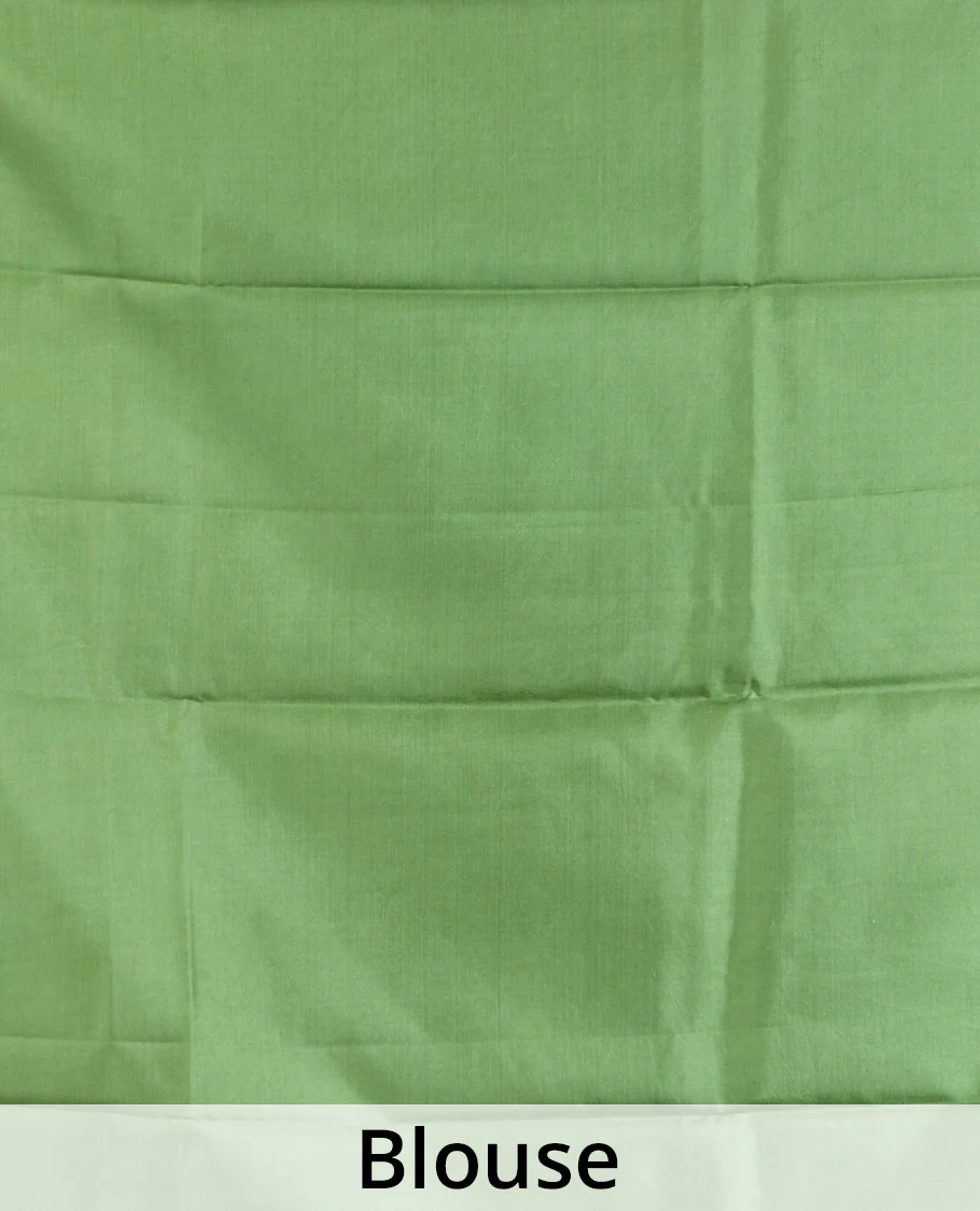 Borderless green paisley motifs printed silk saree, intricately printed pallu - Image 5