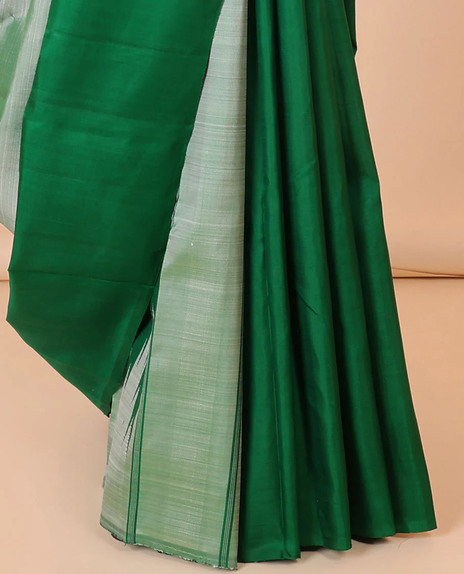 Borderless green temple design kancheepuram silk saree, self-pallu of pillaiyar mokku & stripes - Image 4