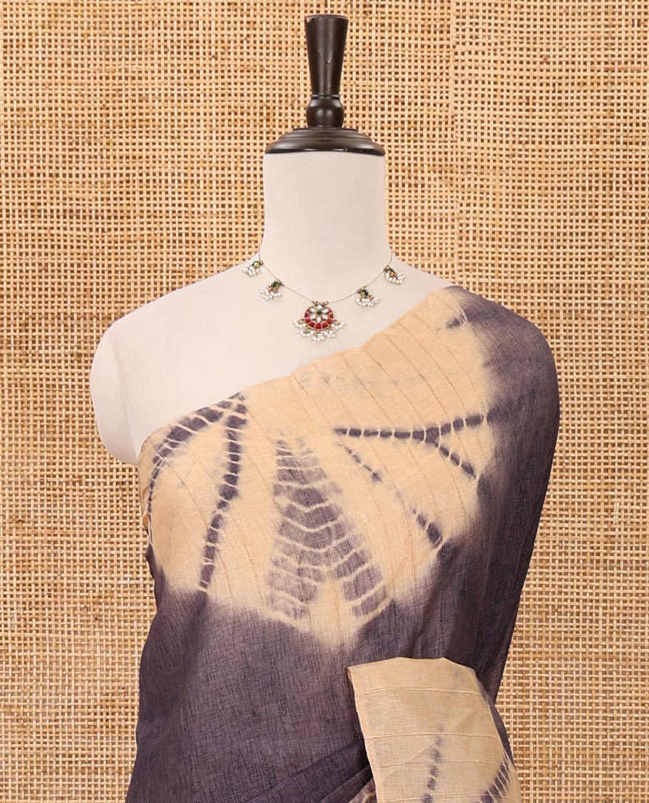 Borderless grey shibori-printed jute tussar silk saree, contrast shibori-printed pallu & contrast blouse - Image 3