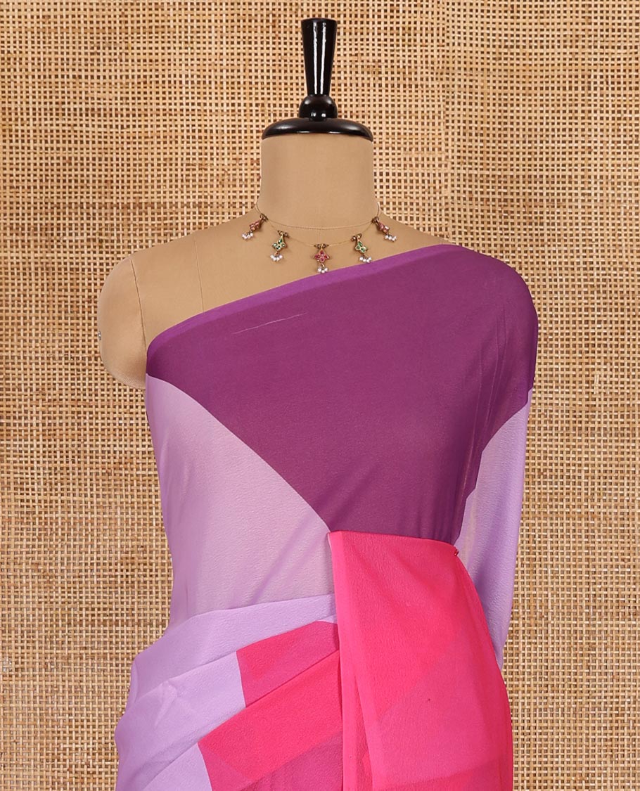 Borderless lavender plain moss chiffon saree, contrast double-sided temple border, self-pallu, and diamond-patterned printed blouse - Image 3